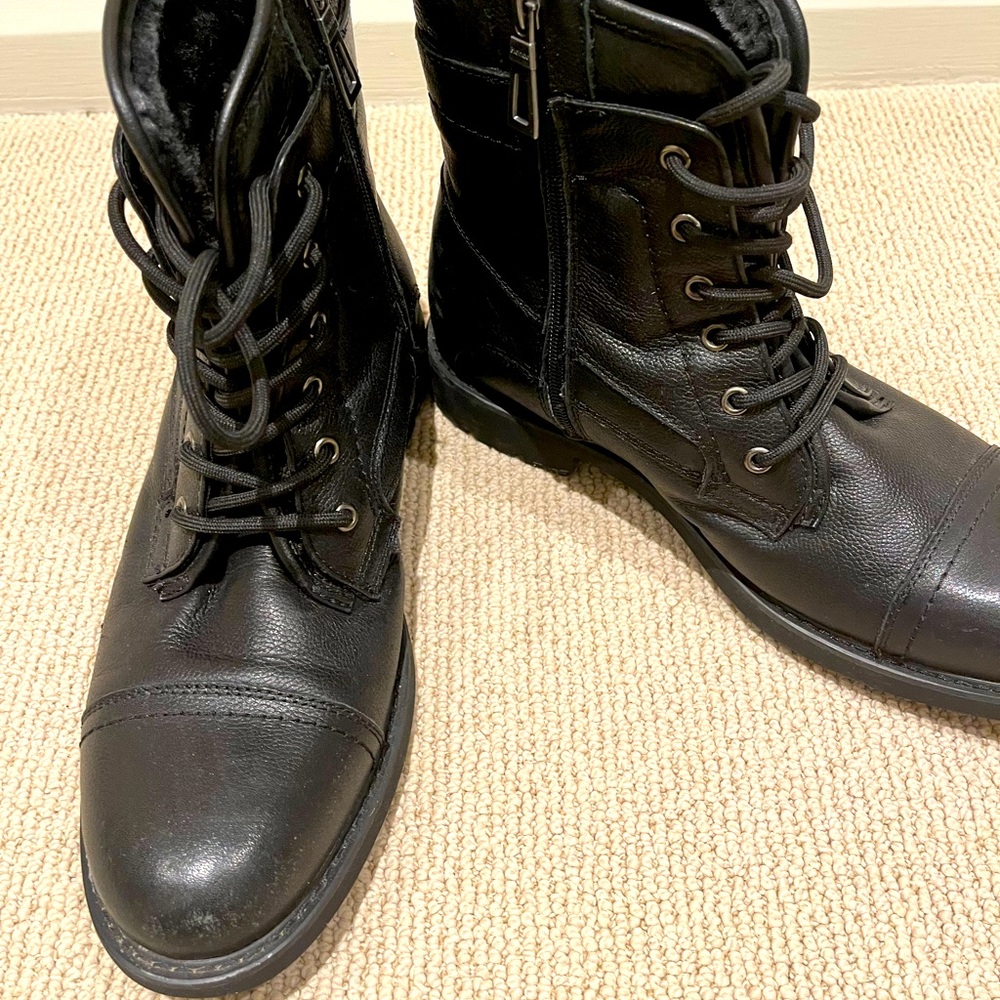 Blondo black leather fur lined winter boots 10.5 medium width. Side zipper.